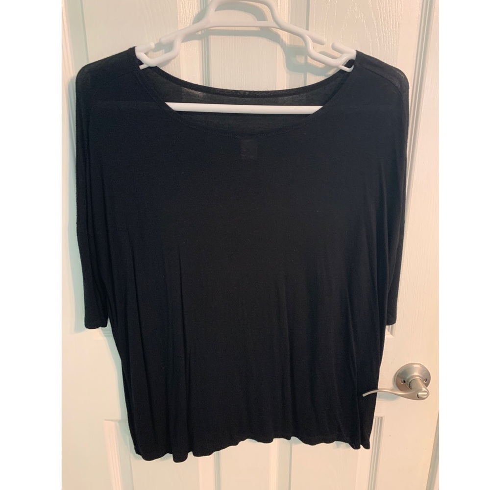 black three quarter length sleeve tee